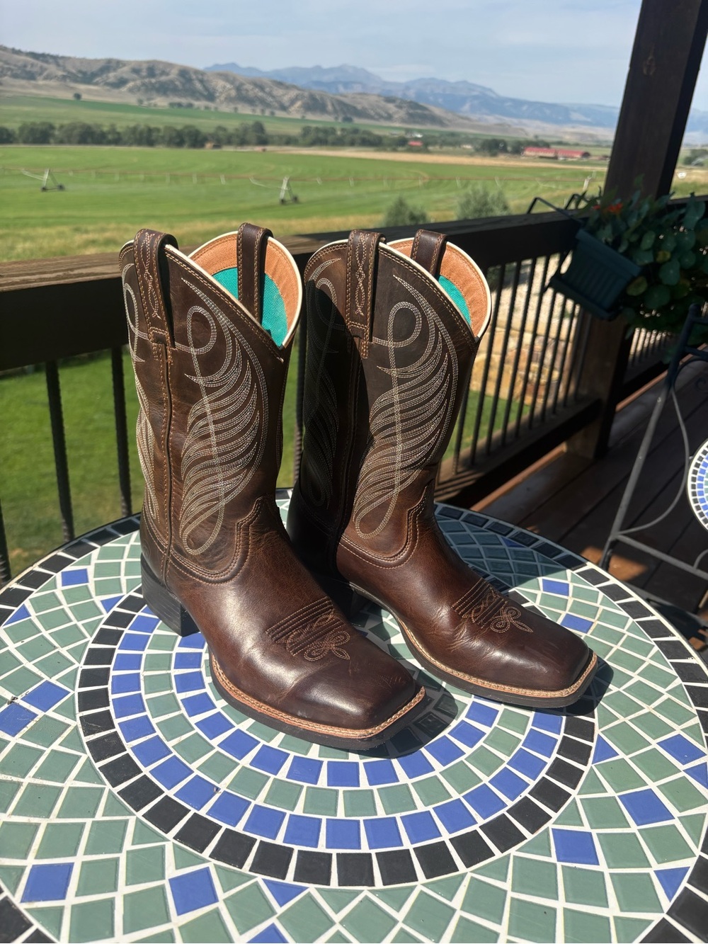 Women’s 8.5B Ariat Brown Leather Cowboy Boots